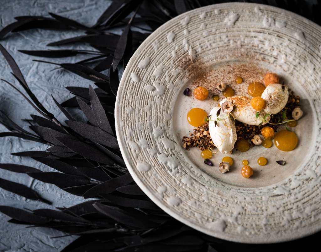 Snøfrisk® ice cream with orange and pear salsa