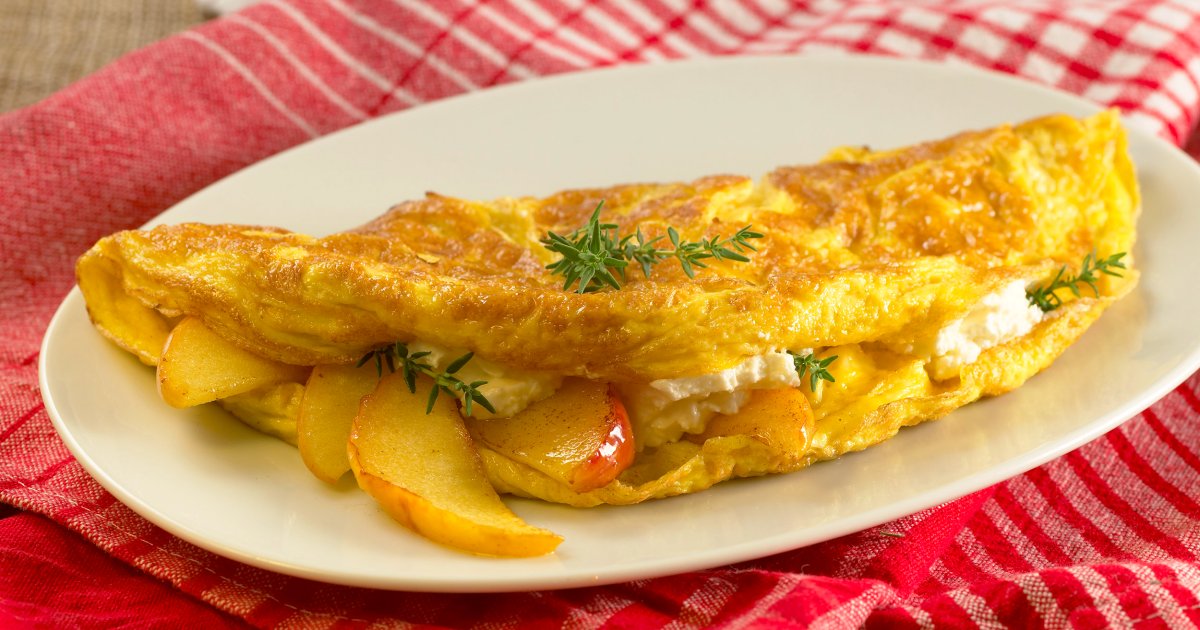 Omelette with Snøfrisk cream cheese and apple