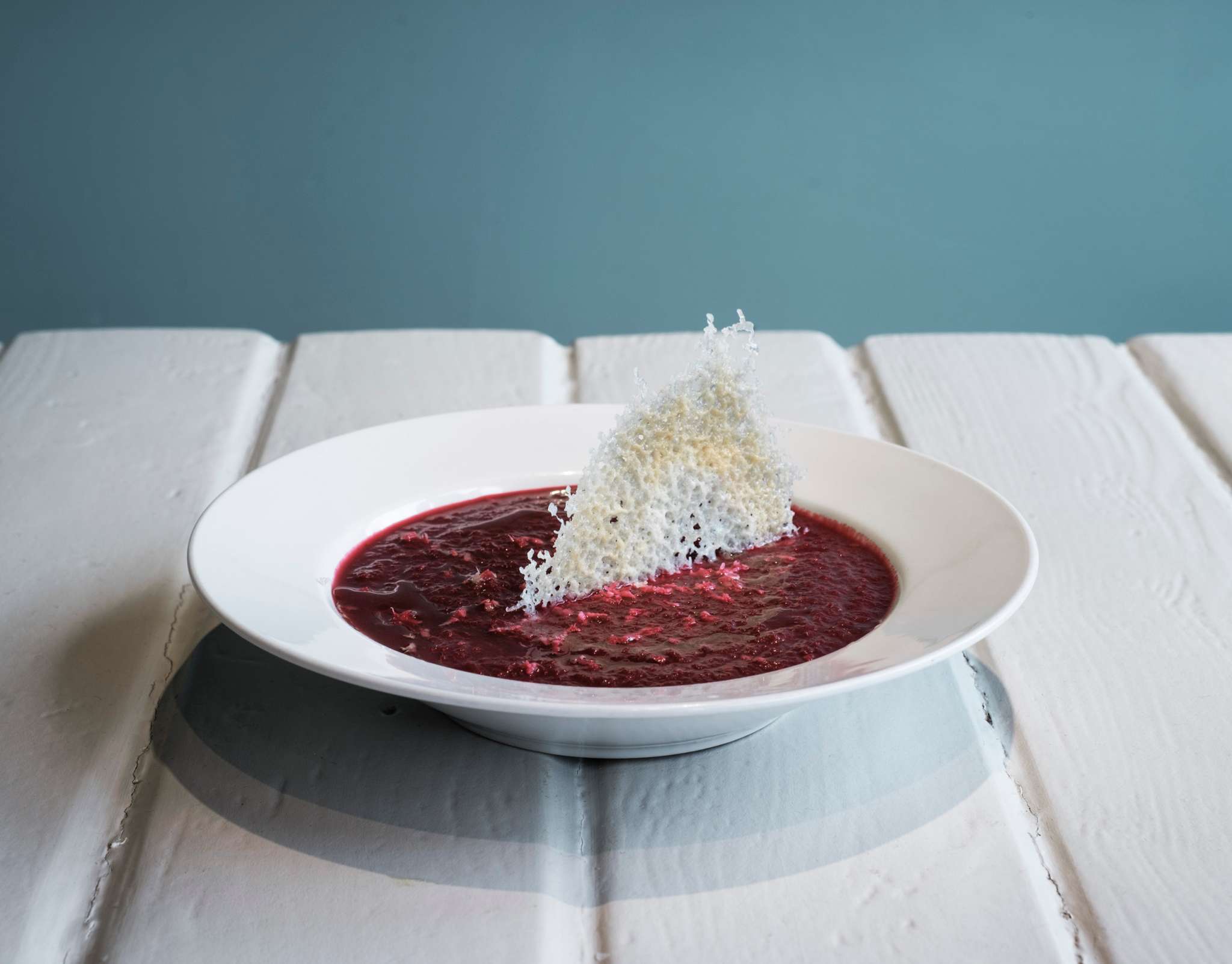Steamed buns with pork belly, cucumber, shrimp crisp and spicy Snøfrisk