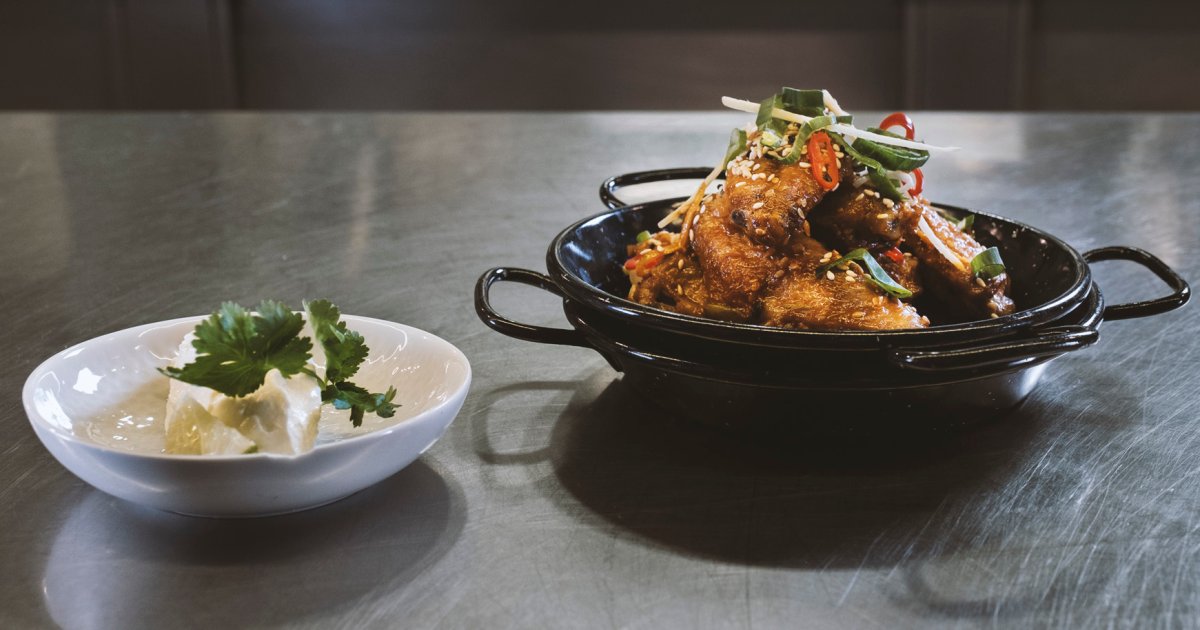 Sticky chicken wings with Snøfrisk dip