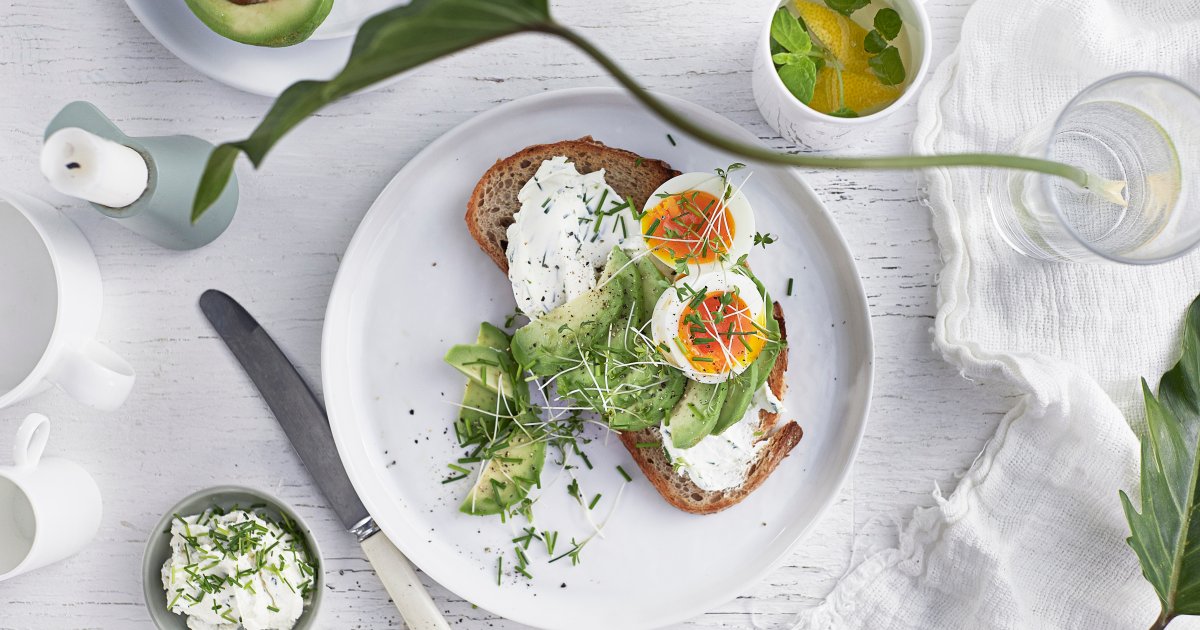 Farmhouse bread with Snøfrisk®, egg and avocado