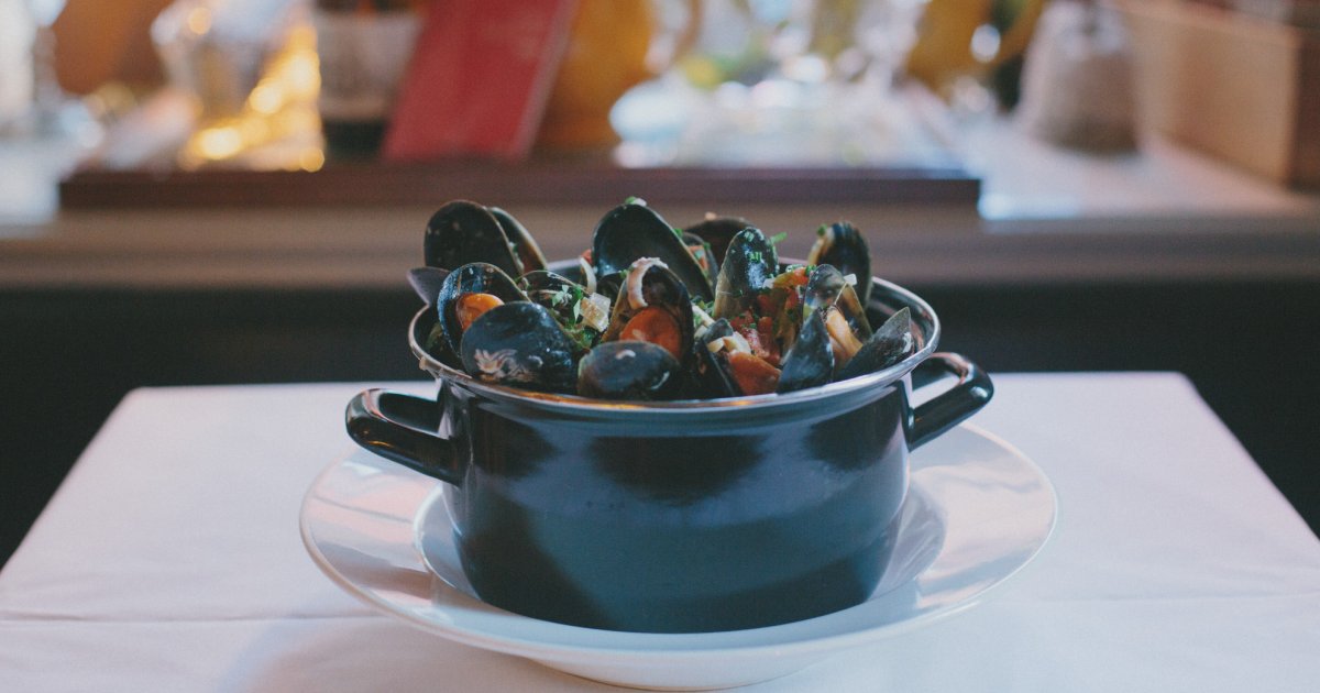 Moules Mariniére with french chorizo, bell-peppers, cream and Snøfrisk