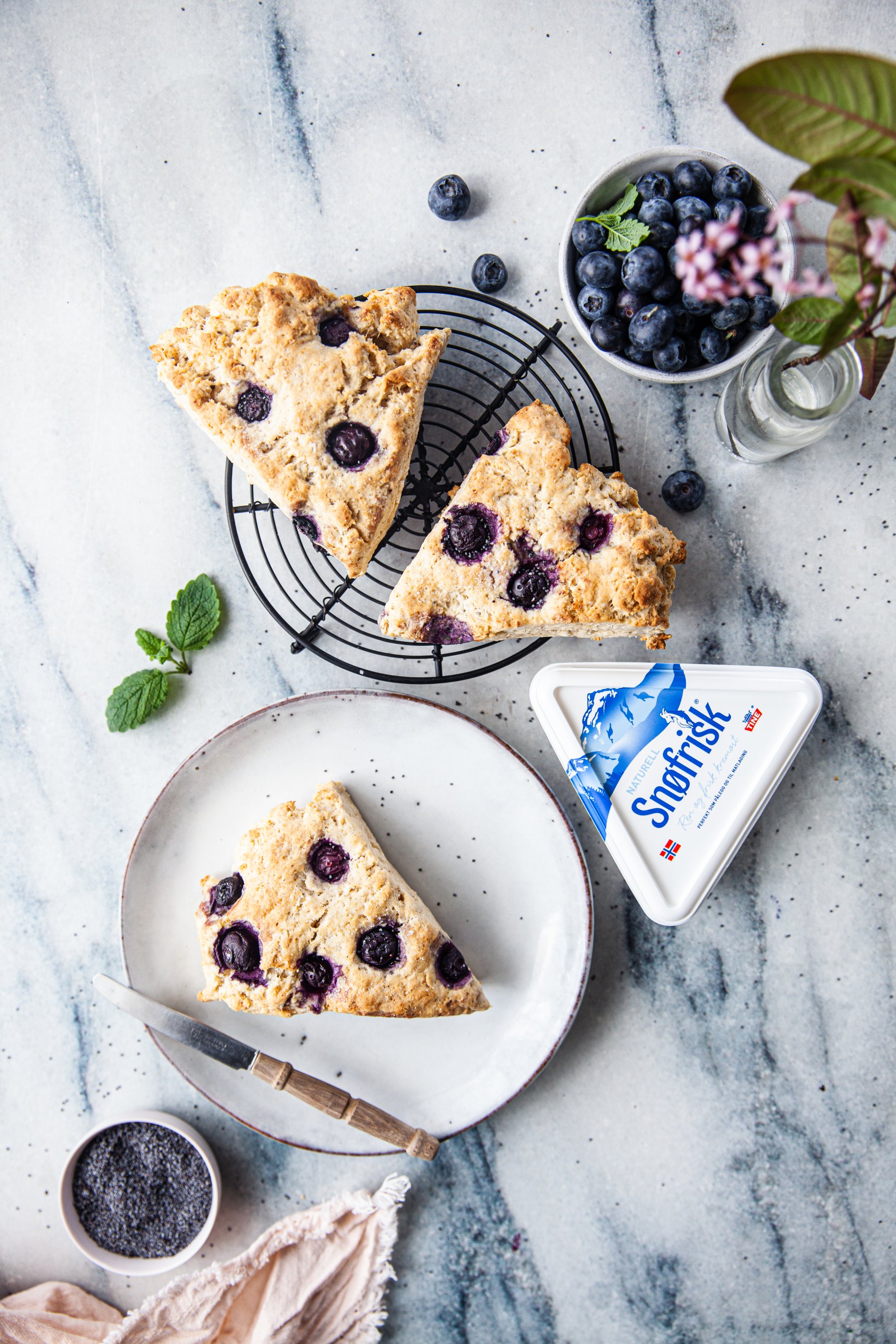 Scones mit Heidelbeeren, Mohn und Snøfrisk®