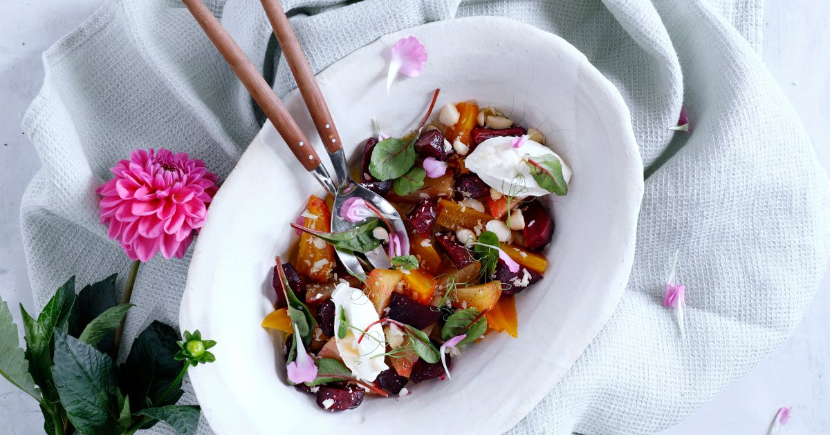 Baked beet salad with hazelnuts and Snøfrisk®