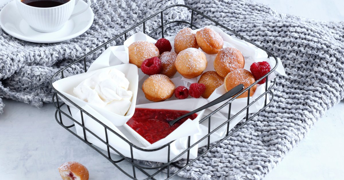 Doughnuts filled with raspberries and Snøfrisk®
