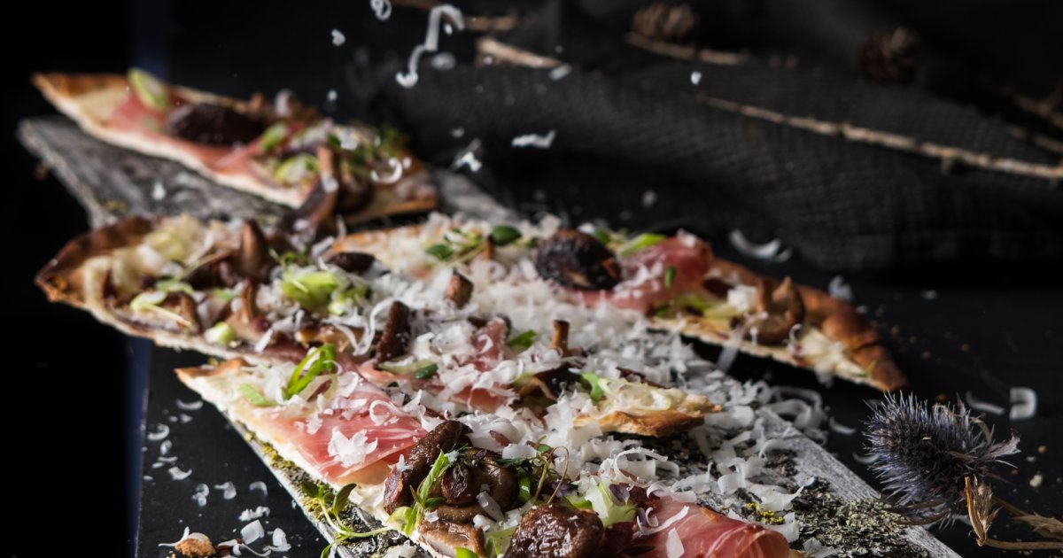 Pizza with Snøfrisk® and chanterelles