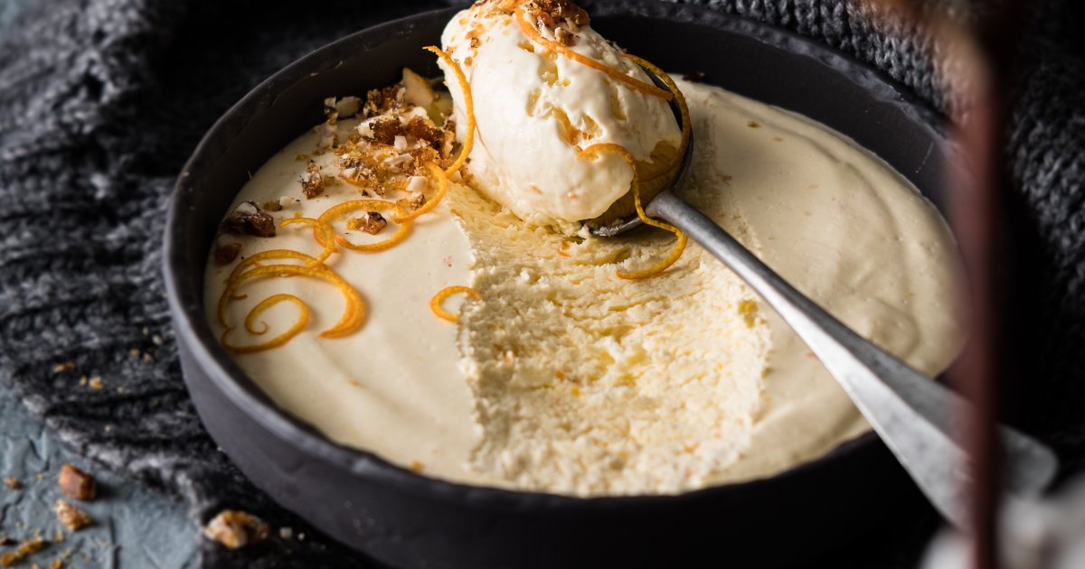 Snøfrisk® ice cream with orange and pear salsa